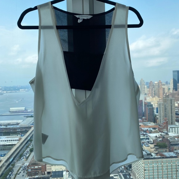 Bcbg generation v neck black/white top - Picture 3 of 3
